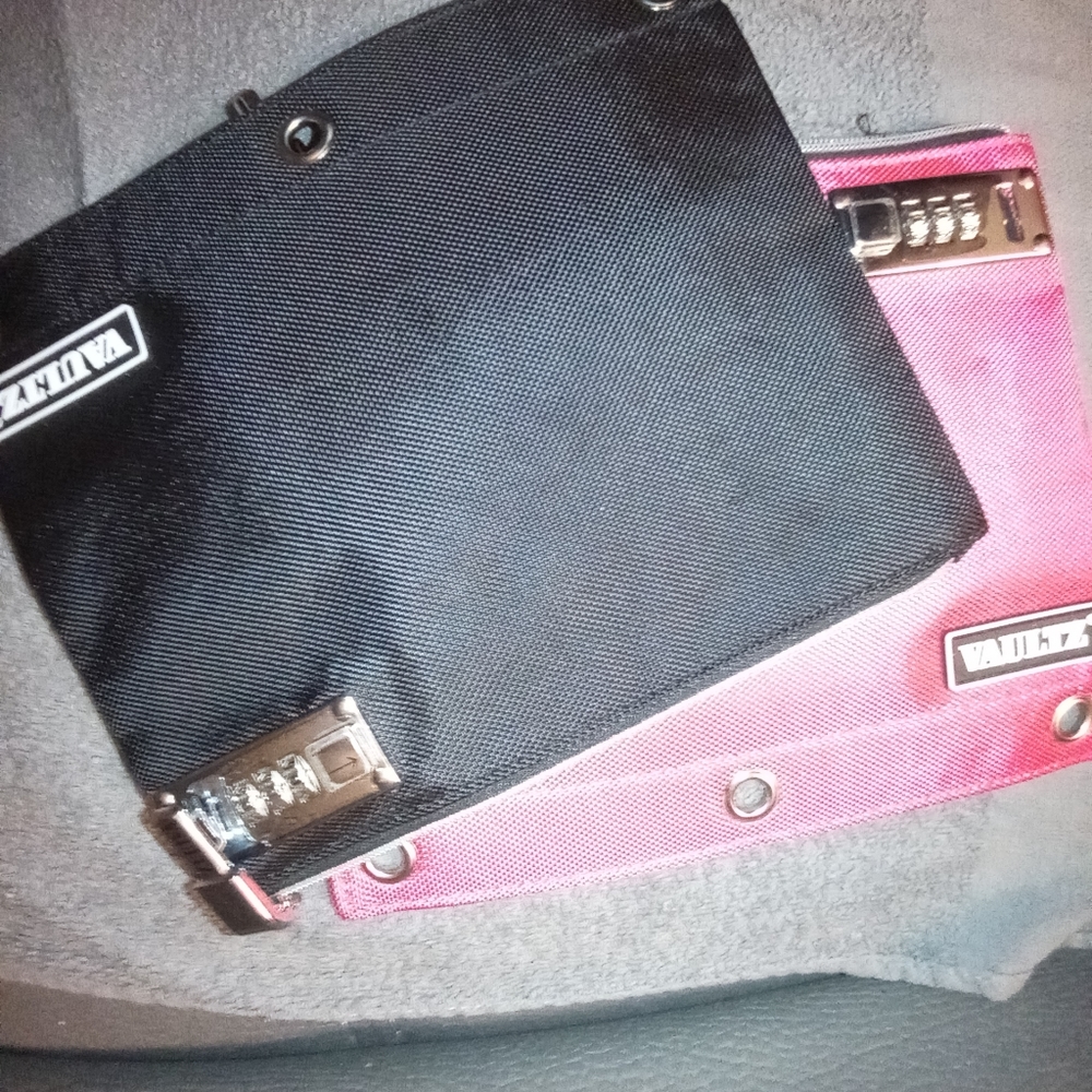 LOCK BAGS BY VAULT